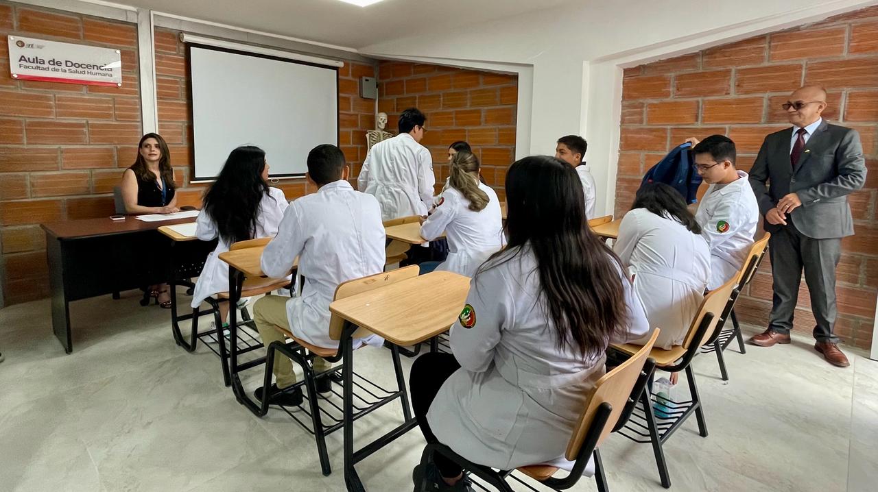 Internos Hospital Isidro Ayora