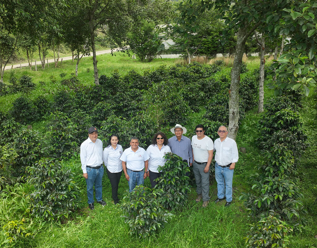 Grupo de Investigación del proyecto Efecto de la cáscara de maní sobre la macroporosidad del suelo y el crecimiento inicial del cafeto.