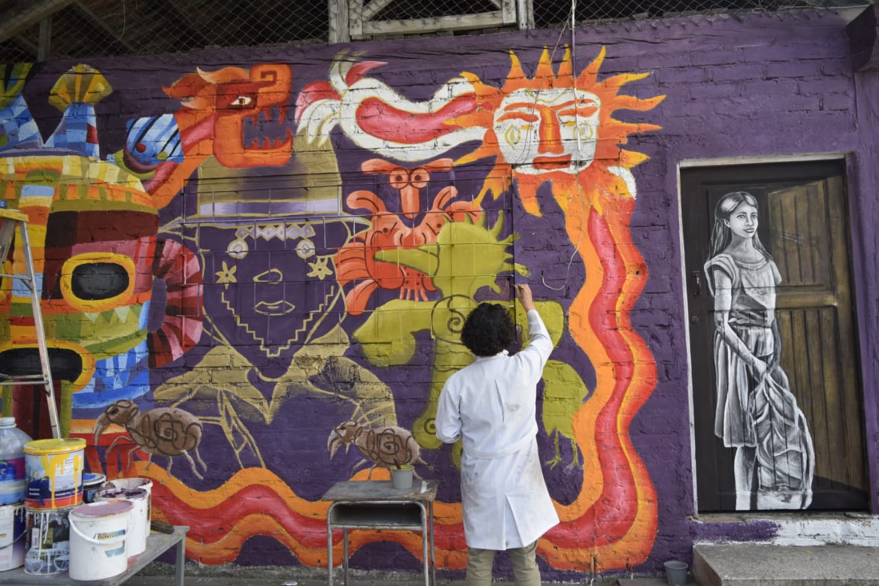 Estudiantes de Artes Plásticas embellecen la UNL