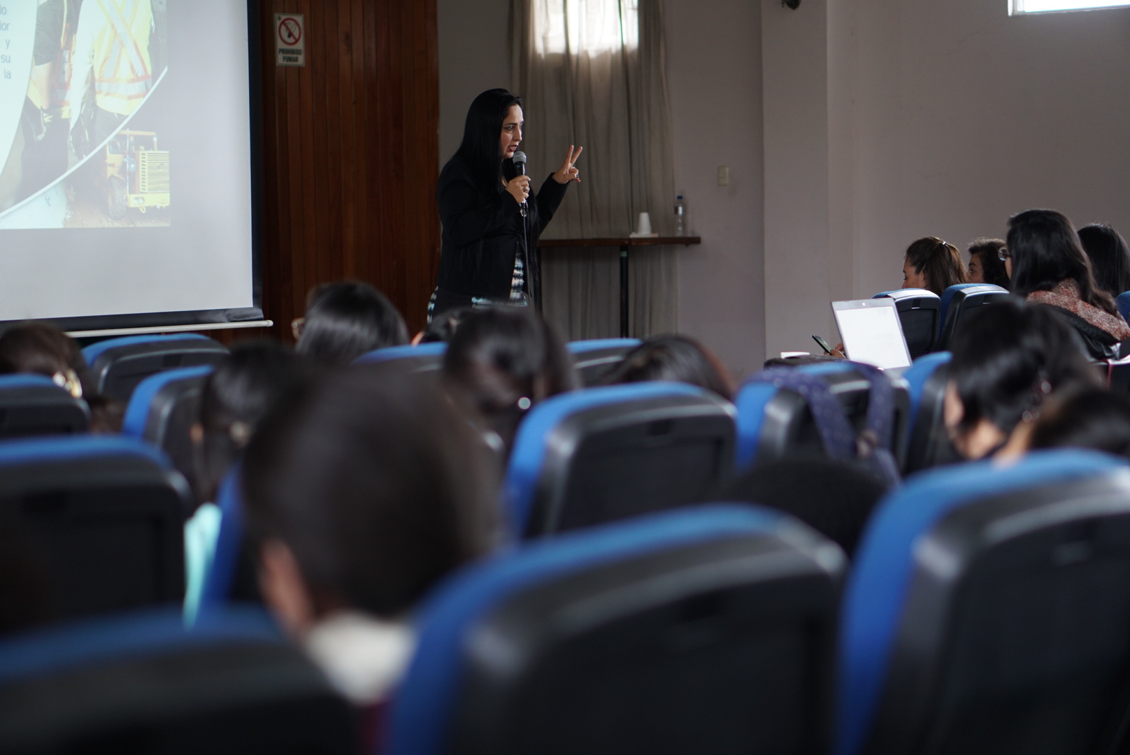 Alumnos de Trabajo Social participan de Seminario