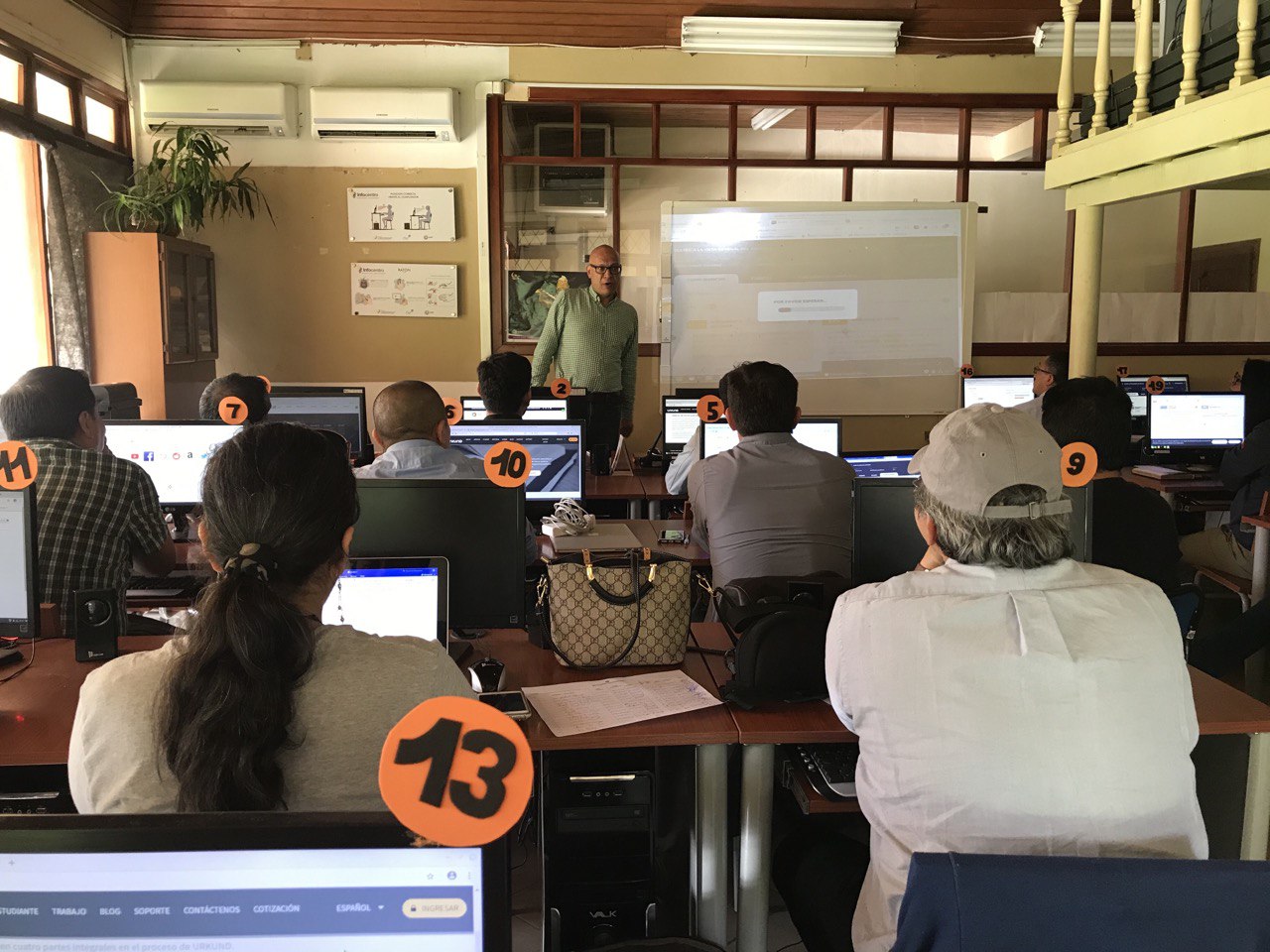 Docentes reciben curso para uso y manejo de herramientas bibliográficas