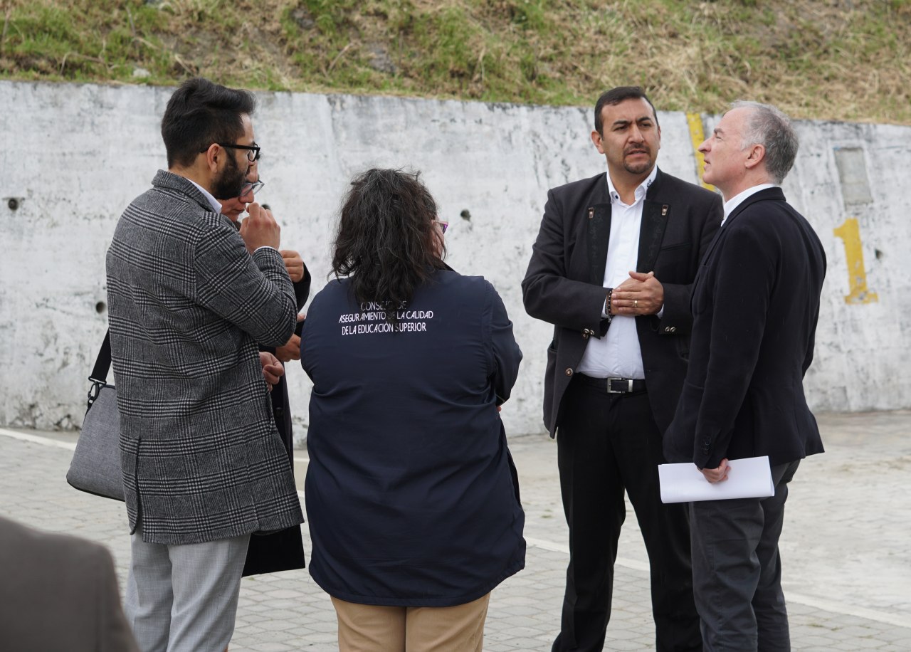 CACES visita las carreras de Medicina y Odontología con fines de acreditación 