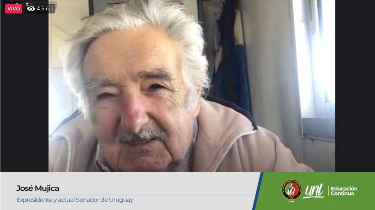 ‘Pepe Mujica’ llega con mensaje de esperanza y reflexión a estudiantes de la UNL y el mundo