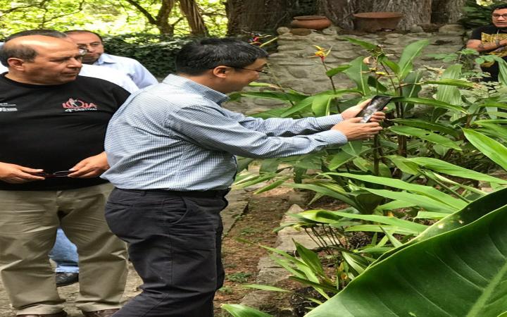 Agregado de Cultural de la Embajada de China en Ecuador, visita la UNL 