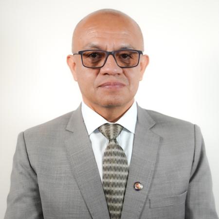 Decano Byron Serrano