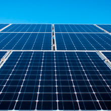 Evaluación de un sistema de Iluminación mediante el aprovechamiento de energía solar fotovoltaica para mejorar la eficiencia energética del Bloque 3 de la FEIRNNR de la Universidad Nacional de Loja
