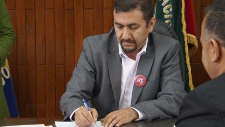 Firma de convenio beneficia a 325 estudiantes y 27 docentes de la UNL