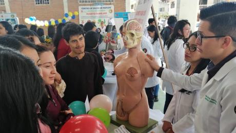 UNL promueve medicina preventiva mediante Feria de la Salud 