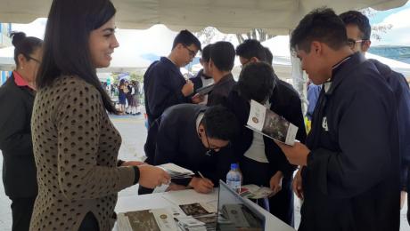 Estudiantes de bachillerato conocen oferta académica de la UNL